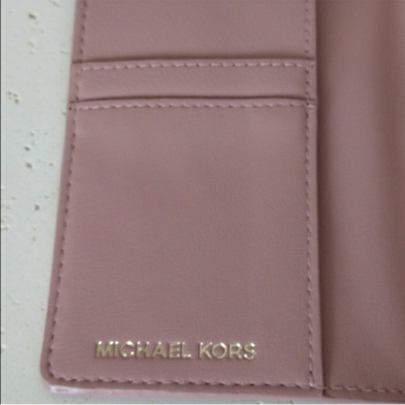 Michael Kors Luggage Tag And Passport Holder - Picture 13 of 14